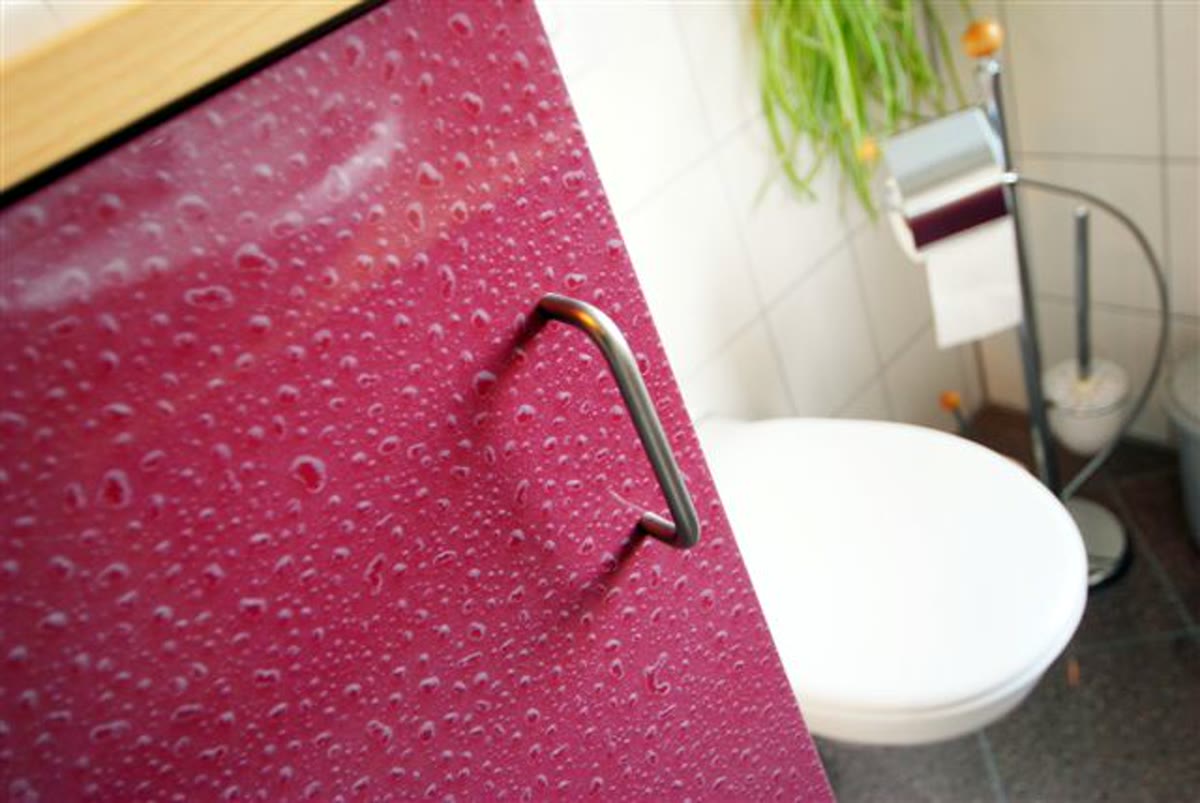 Möbellackierung – lackierter Badschrank mit individuellem Design